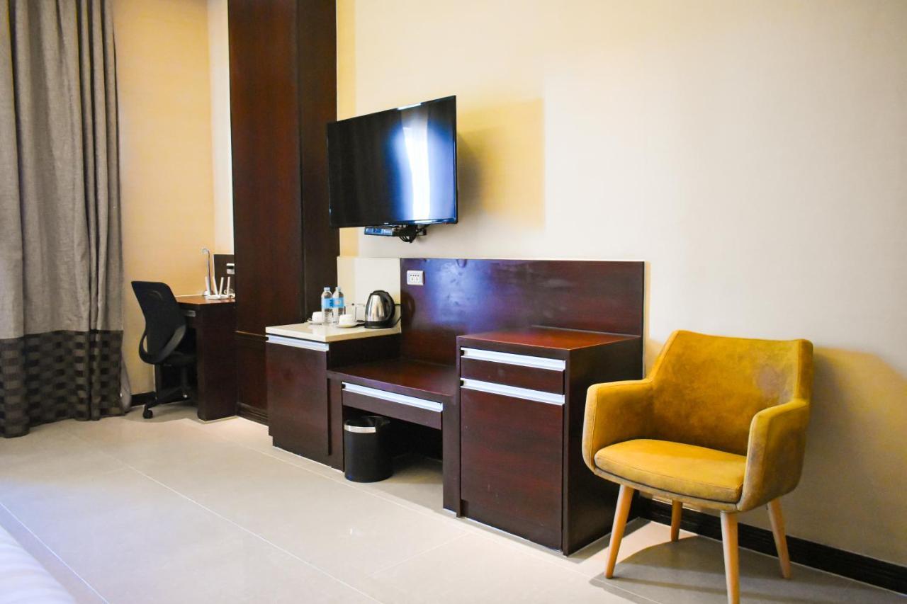Mg Grand Hotel Olongapo Zewnętrze zdjęcie
